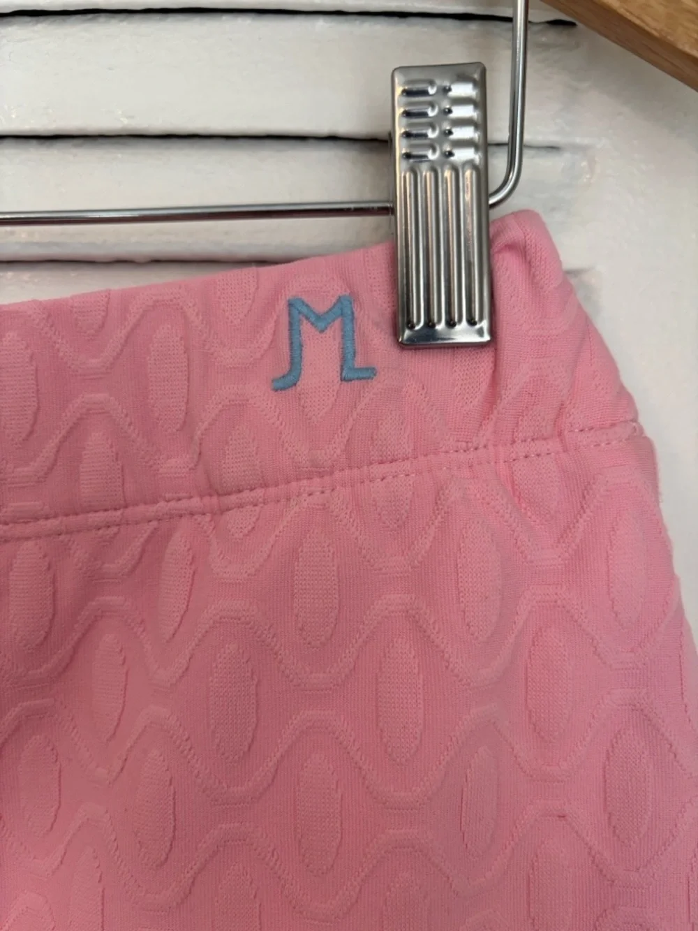 Two J. McLaughlin Pink and white Textured Ruffle Hem Skorts |
Size M | Feminine - Picture 5 of 14